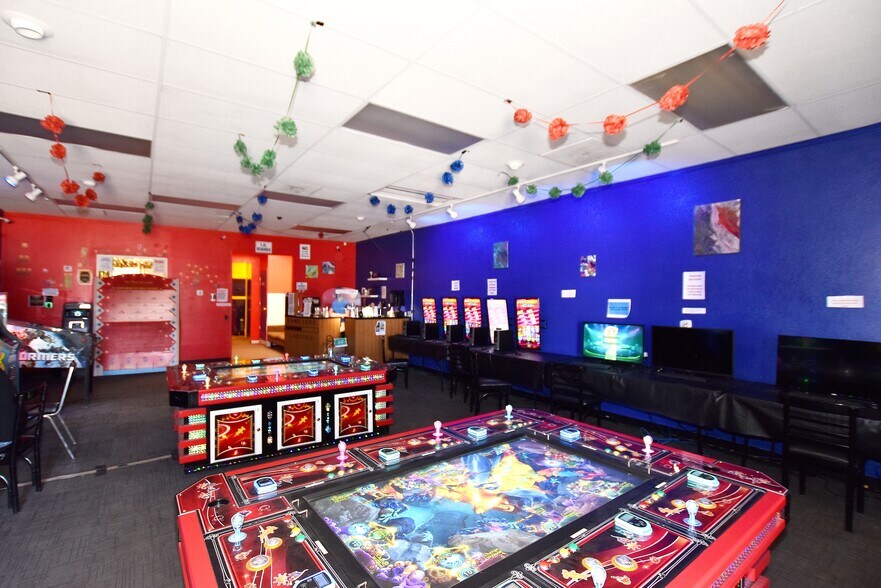 More Photos Of 2400-2408 8th Ave, Greeley Storefront Retail Office For Lease