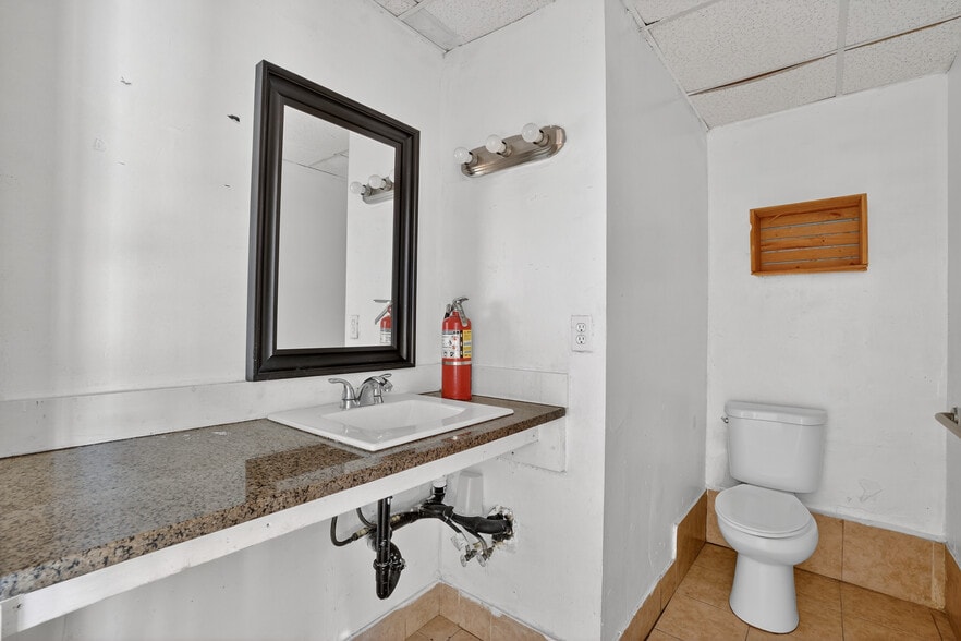 More Photos Of 200 SW 57th Ave, Miami Storefront Retail Office For Lease