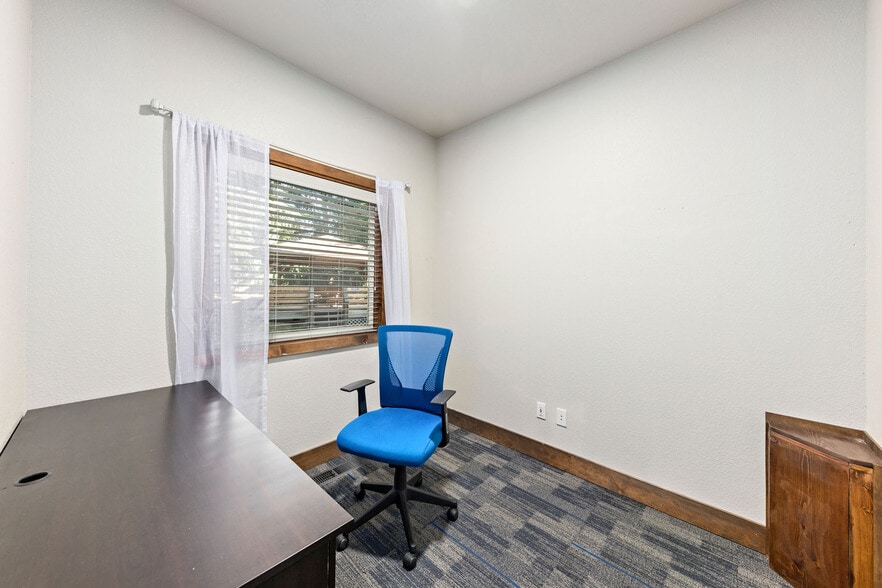 More Photos Of 873 NE 7th St, Grants Pass Medical For Lease