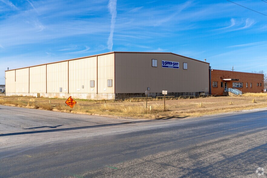 More Photos Of 912 N Beverly Dr, Wichita Falls Warehouse For Lease