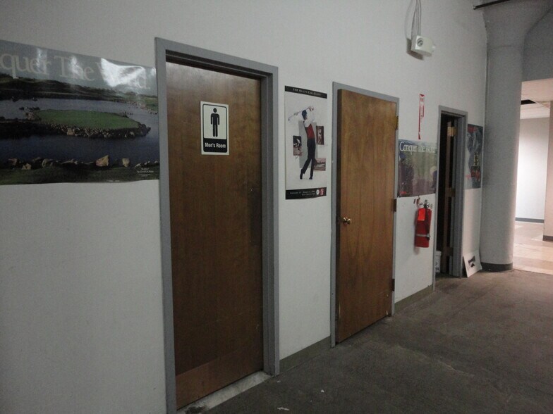 More Photos Of 4 Van Auker St, Rochester Flex For Sale