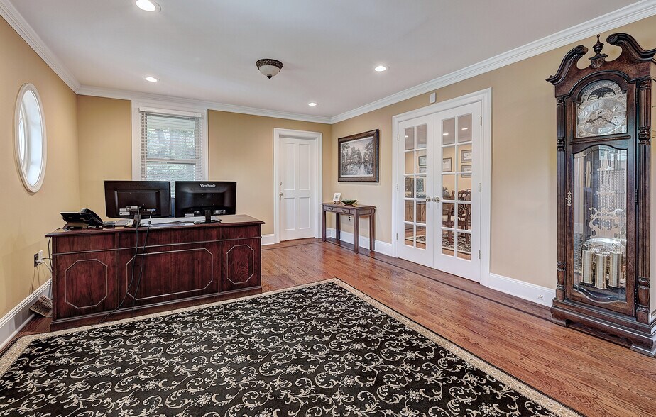 More Photos Of 24 Washington Ave, Chatham Office For Sale