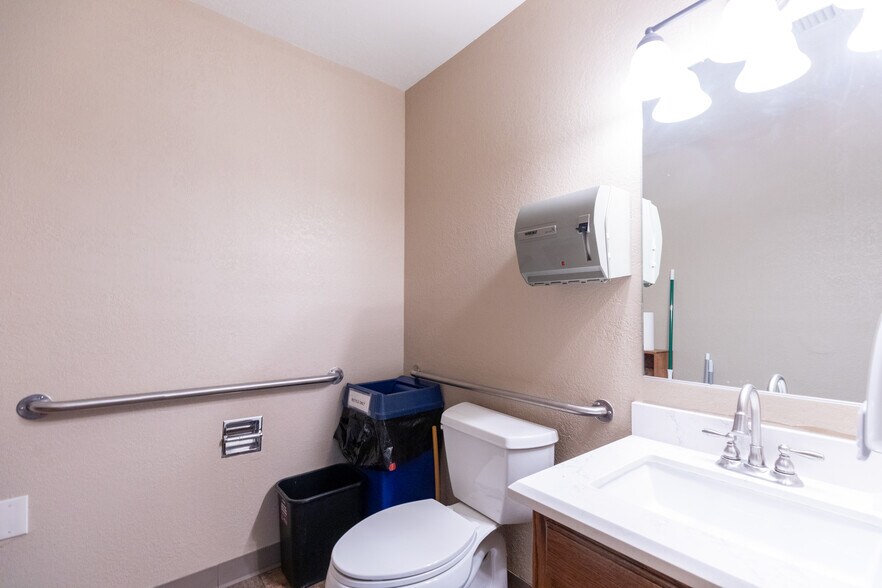 More Photos Of 1249 E Ridgecrest Blvd, Ridgecrest Office For Sale