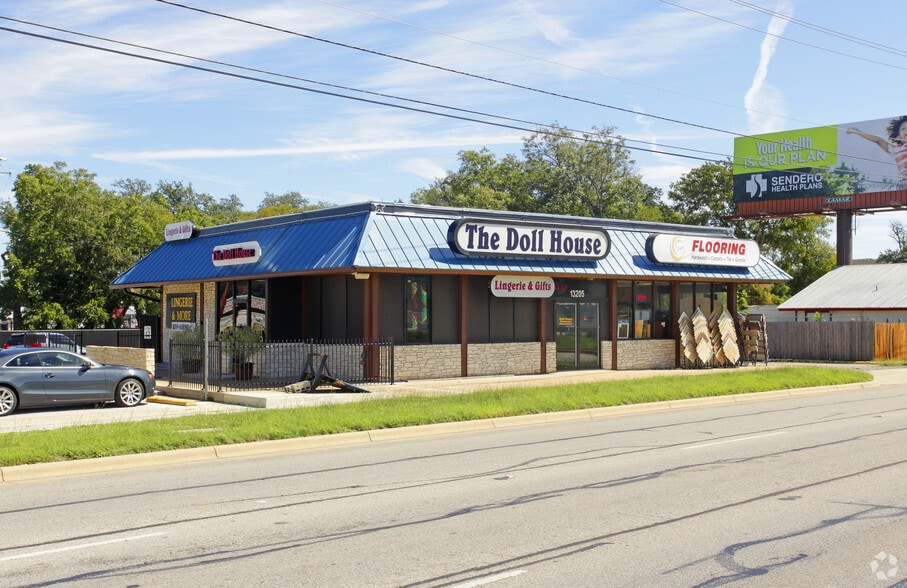 More Photos Of 13205 Research Blvd, Austin Freestanding For Sale
