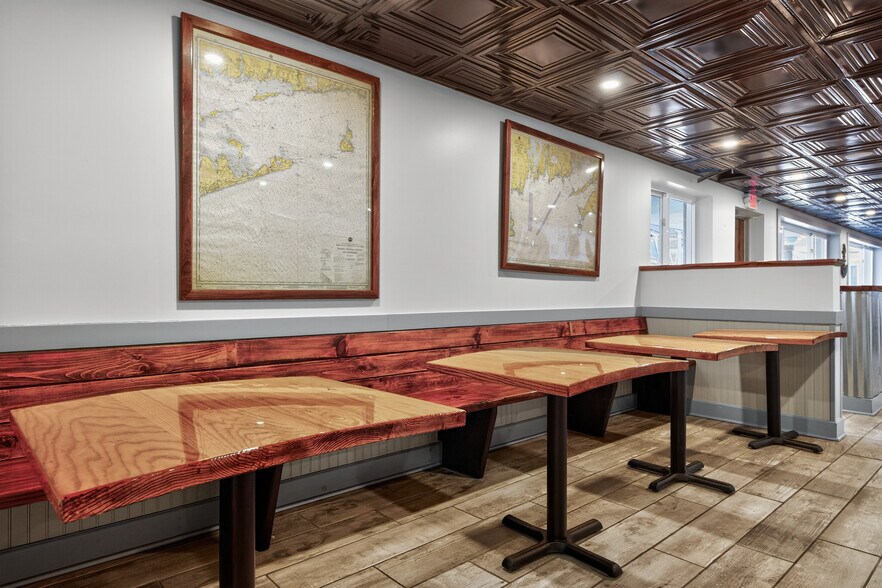 More Photos Of 1 Angell Rd, Narragansett Storefront Retail Residential For Lease