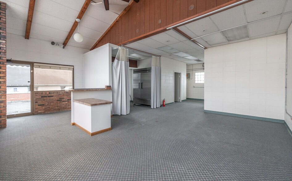 More Photos Of 217 North St, Waynesville General Retail For Sale