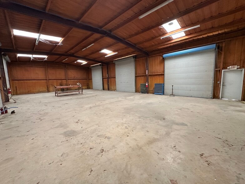 More Photos Of 243 Foster Dr, Asherton Warehouse For Sale