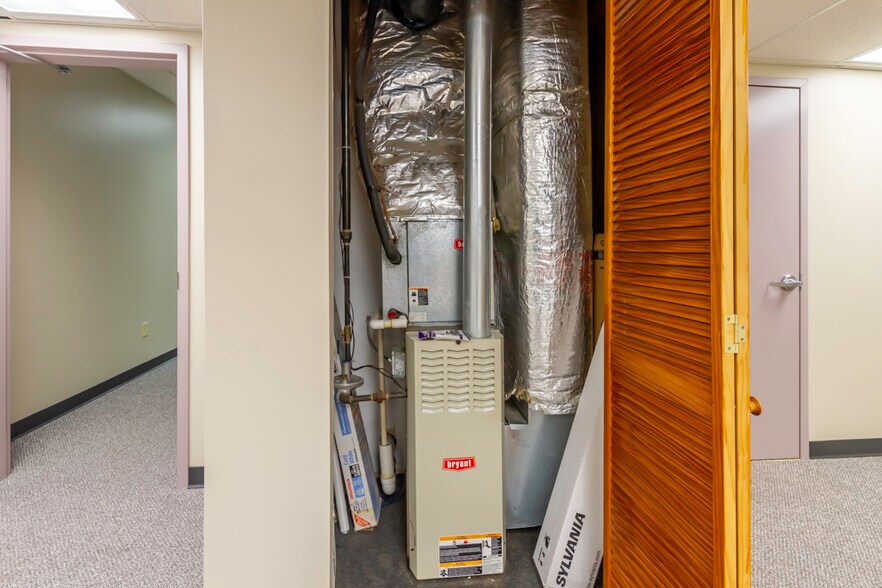 More Photos Of 2840 Mitthoeffer Pl, Indianapolis Warehouse For Sale