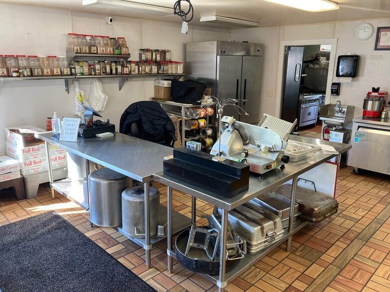 More Photos Of 712-714 Highway 55, Medina Freestanding For Sale