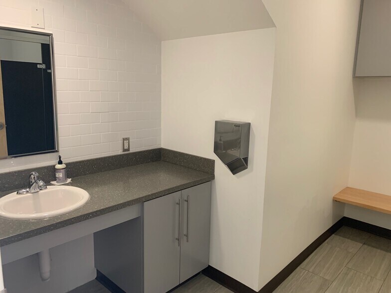 More Photos Of 3200 N Carolina Ave, North Charleston Office For Sale