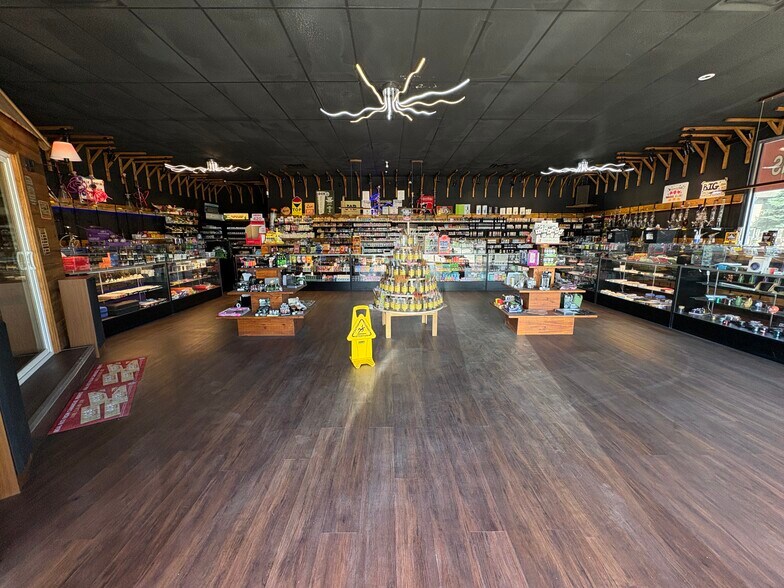More Photos Of 3504 Paramount Dr, West Lafayette Storefront For Lease