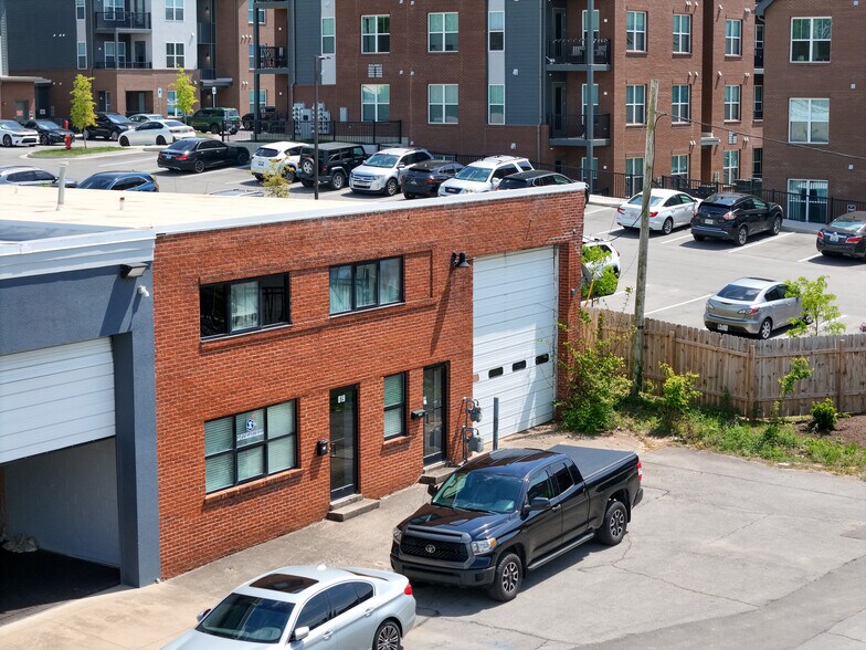 More Photos Of 819 Porter Pl, Lexington Warehouse For Lease