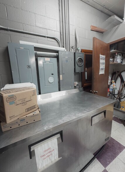 More Photos Of 205 Main St, Onalaska Specialty For Sale