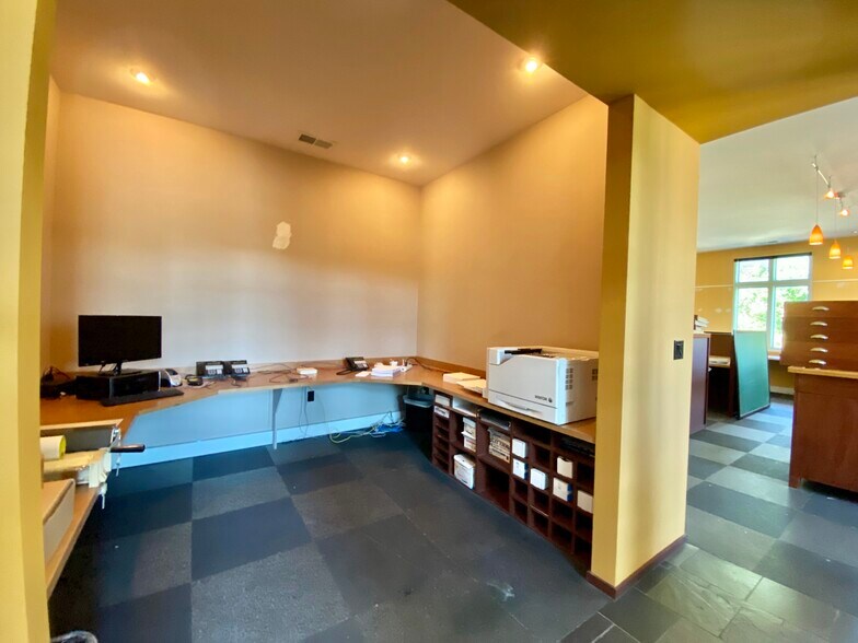 More Photos Of 1005 S 76th Ave, Omaha Medical For Lease