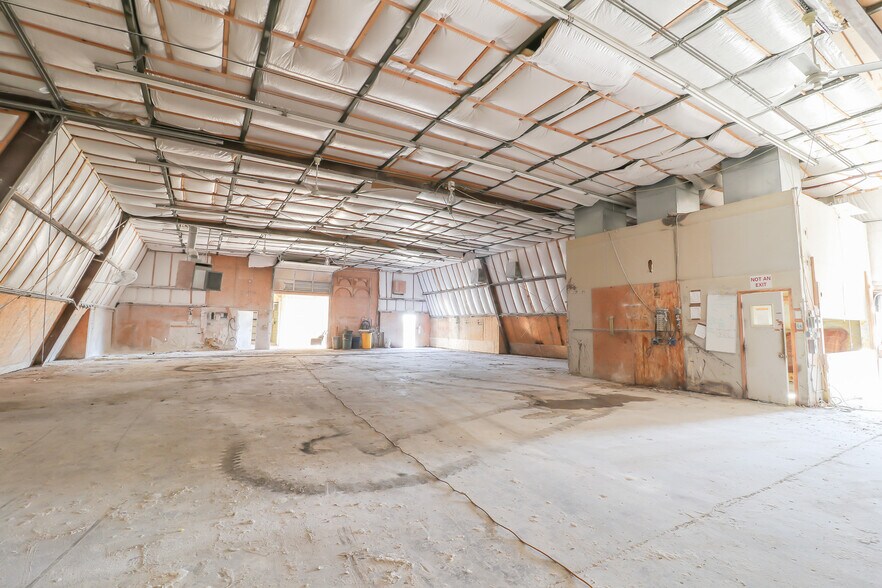 More Photos Of 1292 SW 125th Rd, Holden Light Manufacturing For Sale