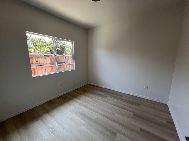 More Photos Of 945 W 76th St, Los Angeles Apartments For Sale