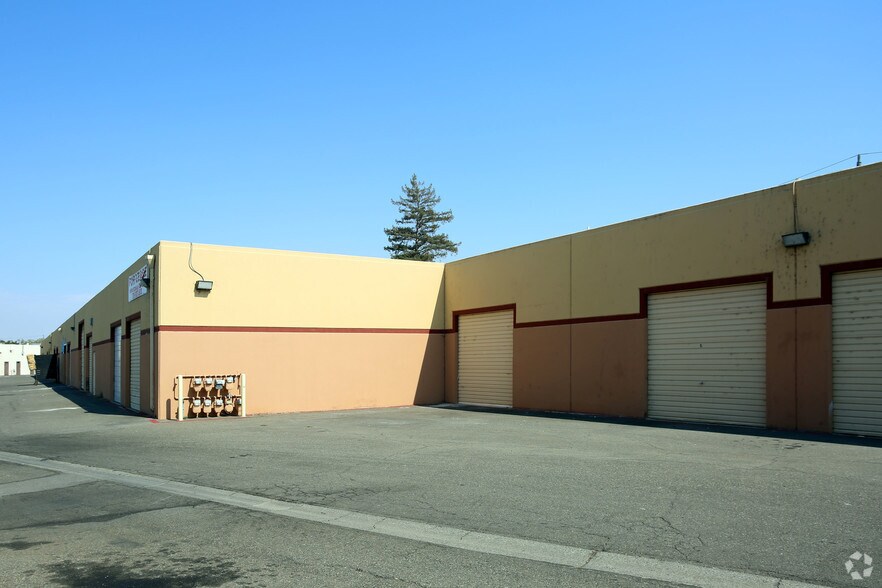 More Photos Of 10398 Rockingham Dr, Sacramento Warehouse For Lease