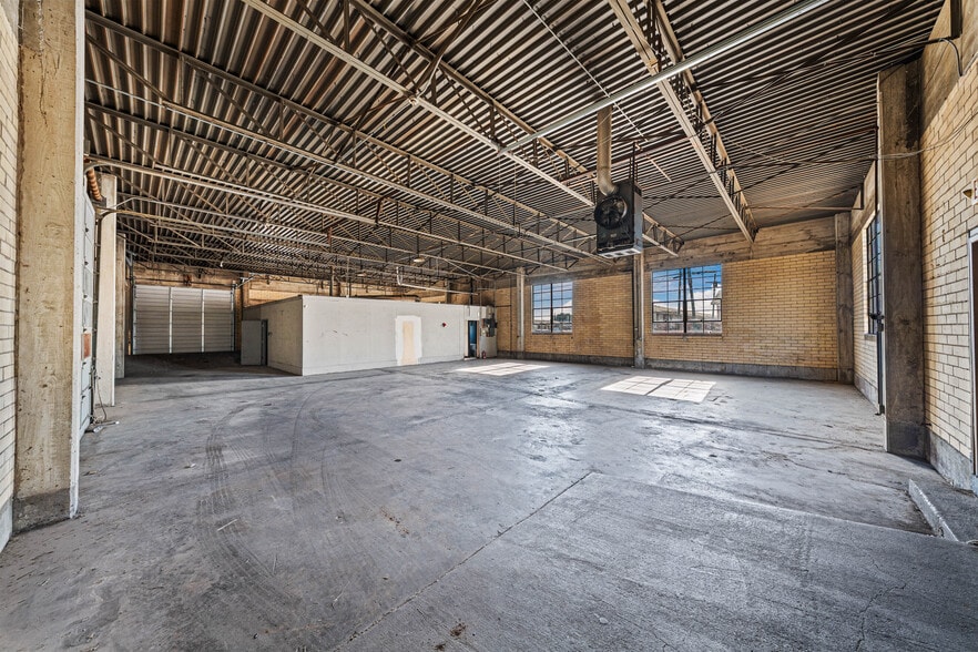 More Photos Of 657 Ruby Ave & 4520 Fort Ave, Waco Warehouse For Sale