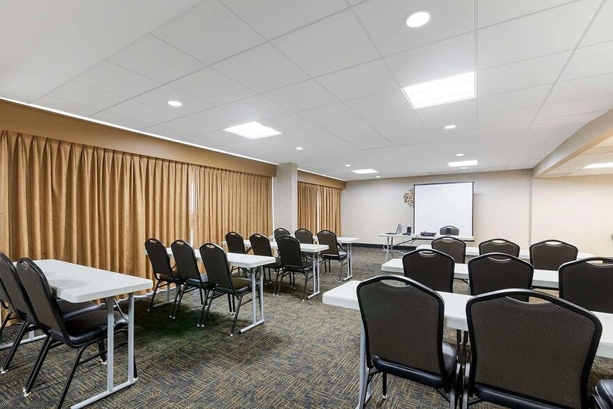 More Photos Of 4706 S 108th St, Omaha Hotel For Sale