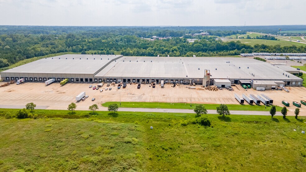 More Photos Of 3301 Adams Farm Rd, Belden Distribution For Lease