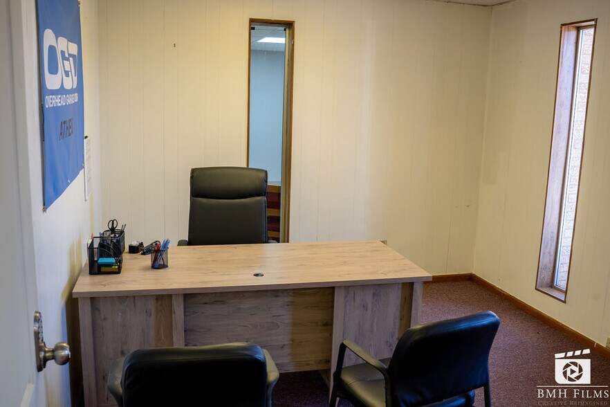 More Photos Of 707-709 N Palestine St, Athens Medical For Lease