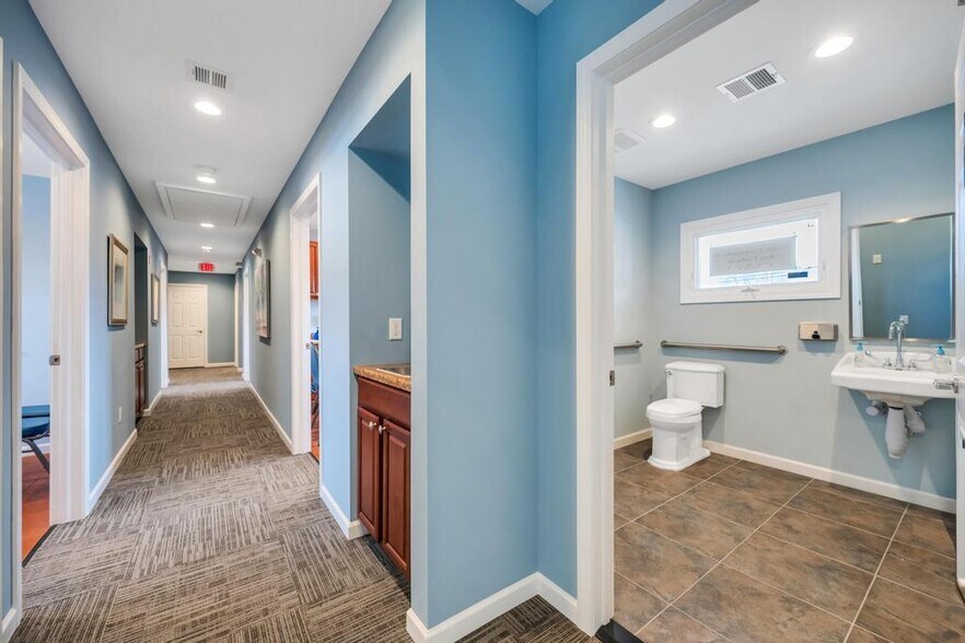 More Photos Of 760 Wellwood Ave, Lindenhurst Medical For Sale