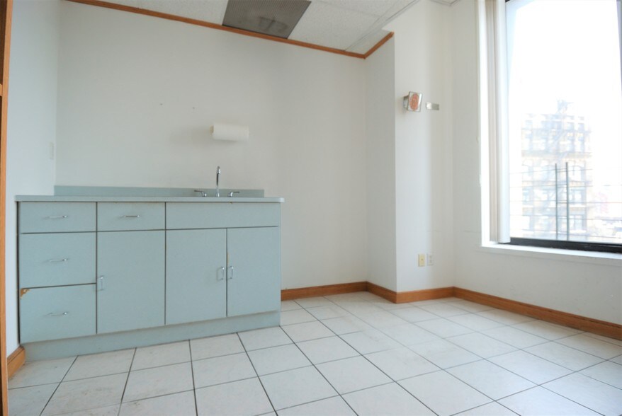 More Photos Of 7-8 Chatham Sq, New York Office For Lease