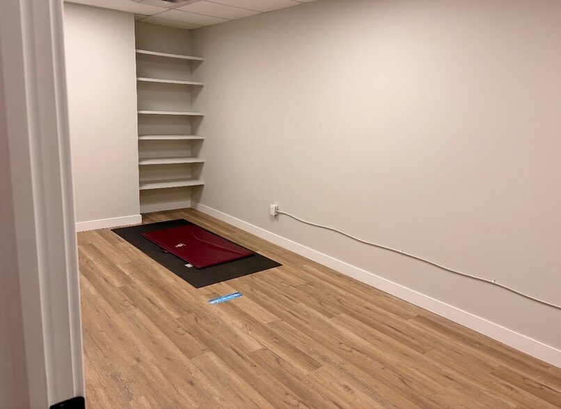More Photos Of 7 McLeod Ave, Spruce Grove Storefront For Lease