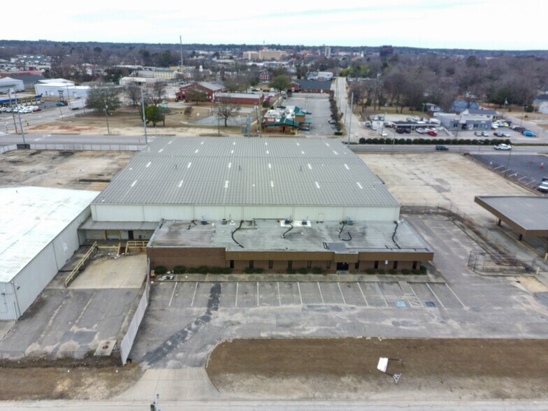 More Photos Of 131 Pepsi Ln, Fayetteville Distribution For Lease