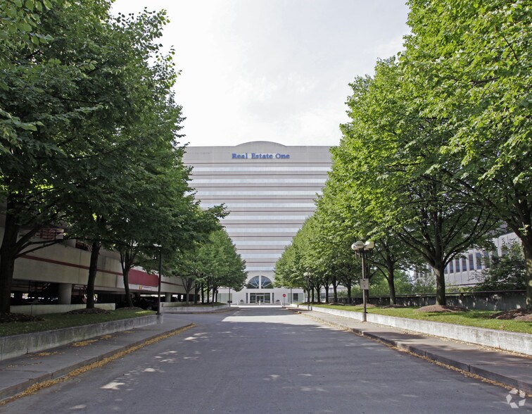 More Photos Of 25800 Northwestern Hwy, Southfield Office For Lease