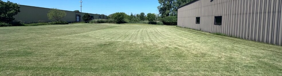 More Photos Of 909 S Perkins St, Appleton Light Manufacturing For Sale