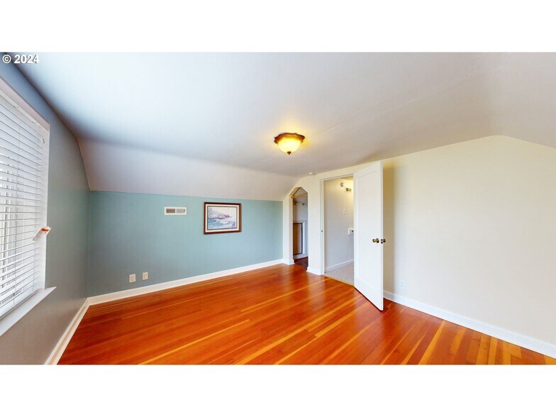 More Photos Of 905 Broadway St, Longview Specialty For Sale