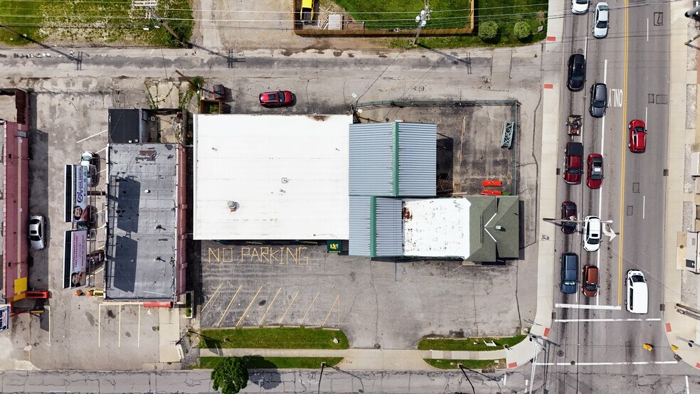 More Photos Of 3143 E Main St, Columbus Freestanding For Sale