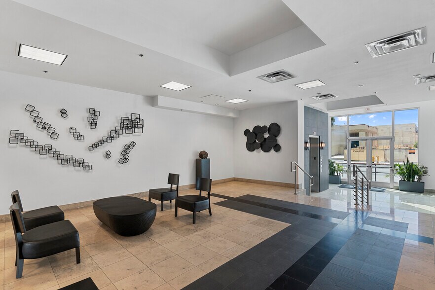 More Photos Of 701 Bridger Ave, Las Vegas Office For Sale