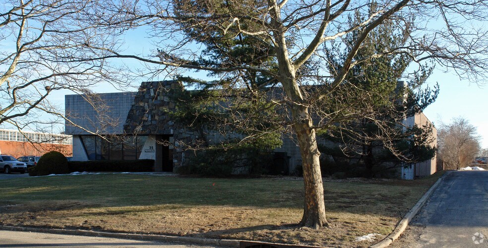 More Photos Of 35 Davids Dr, Hauppauge Warehouse For Lease