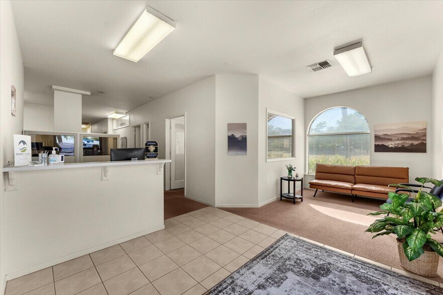 More Photos Of 1551 Hartnell Ave, Redding Office For Lease