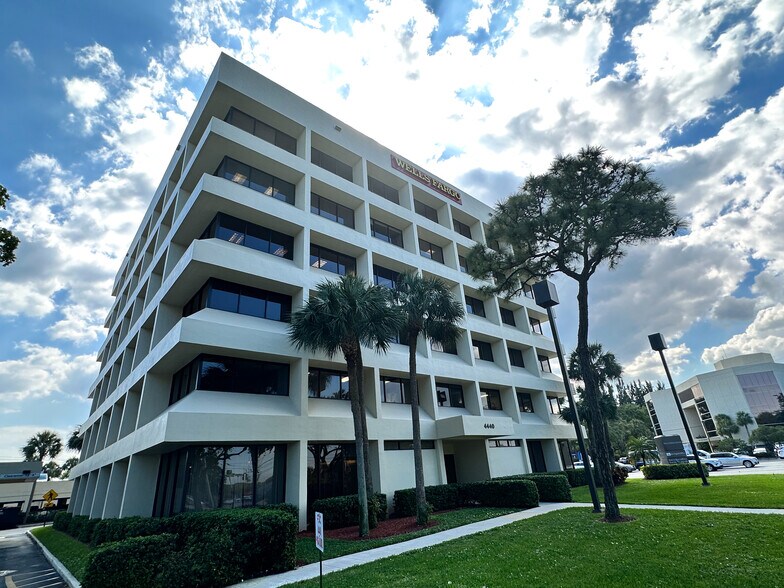 More Photos Of 4440 PGA Blvd, Palm Beach Gardens Coworking Space