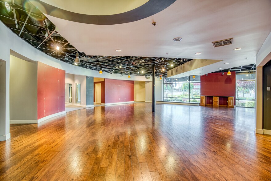 More Photos Of 7075 N West Ave, Fresno Freestanding For Lease