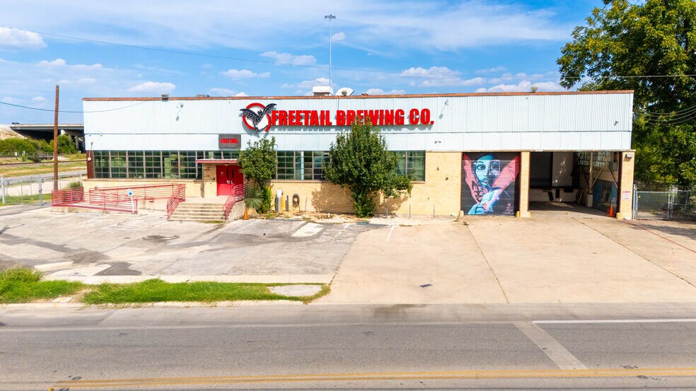 More Photos Of 2000 S Presa St, San Antonio Flex For Sale