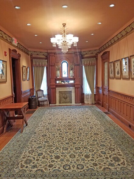 More Photos Of 1307 Massachusetts St, Lawrence Office For Lease