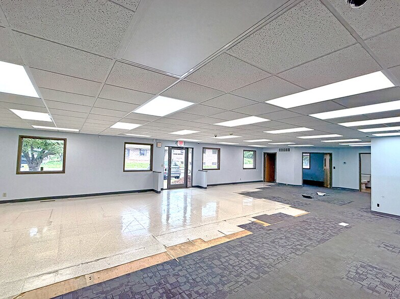 More Photos Of 2900 Frank Scott Pky W, Belleville Medical For Sale
