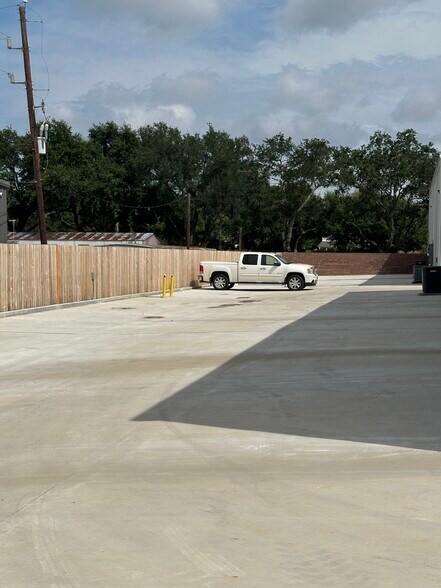 More Photos Of 18901 Ashley Rd, Houston Unknown For Lease