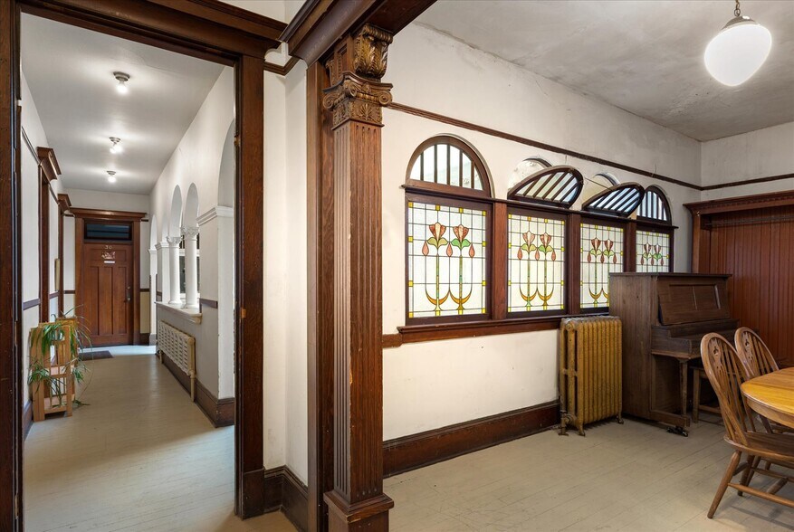 More Photos Of 619 Commercial Ave, Anacortes Storefront Retail Office For Sale