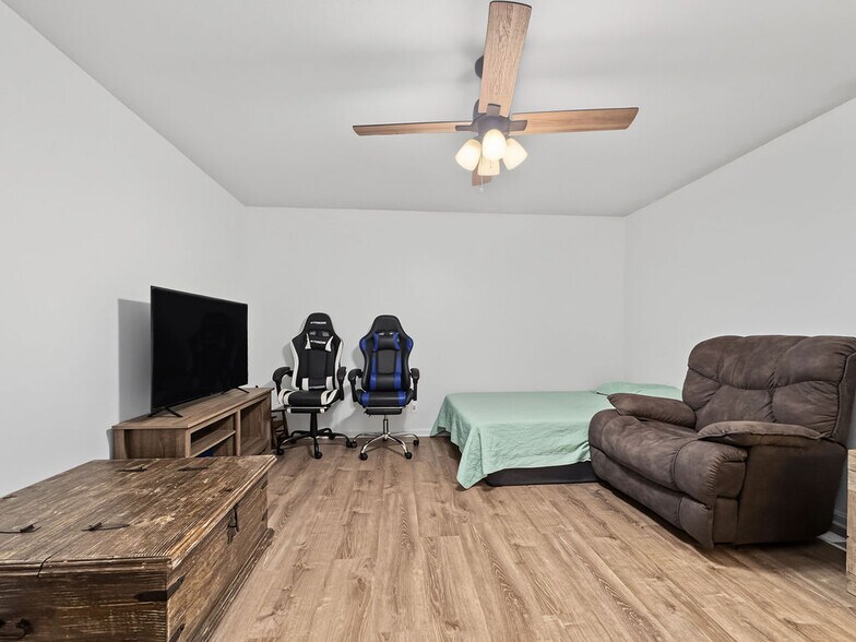 More Photos Of 5602 Highway 69 N, Northport Flex For Sale