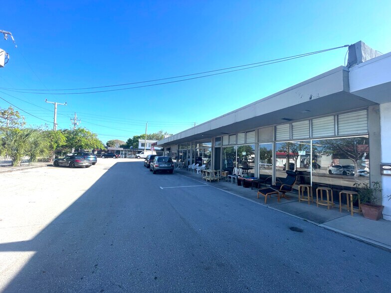 More Photos Of 2301 NE 26th St, Fort Lauderdale Freestanding For Sale