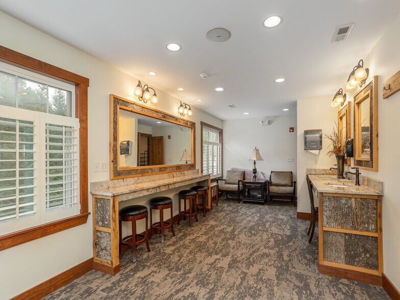 More Photos Of 8826 Boylston Hwy, Mills River Flex For Sale