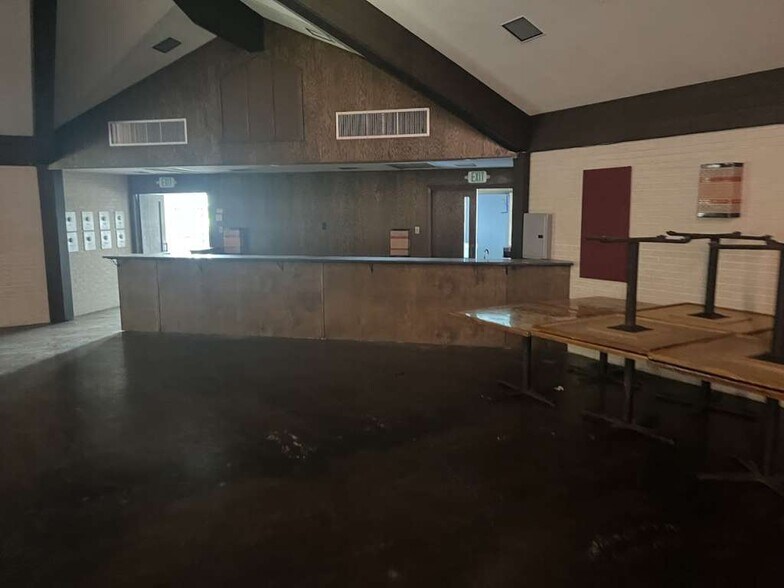 More Photos Of 1120 E Sen Carlos Truan Blvd, Kingsville Restaurant For Sale