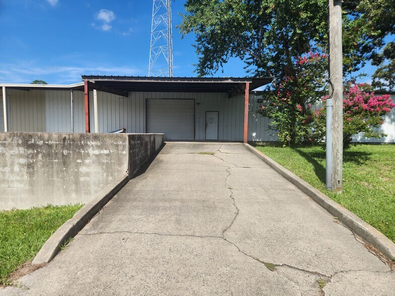 More Photos Of 154 Newman Dr, Brunswick Light Distribution For Lease