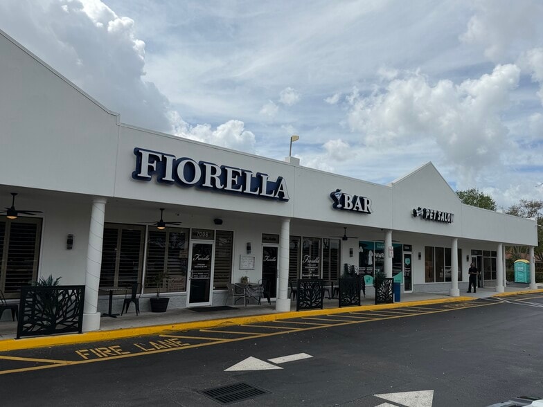 More Photos Of 7000 Charleston Shores Blvd, Lake Worth Unknown For Lease