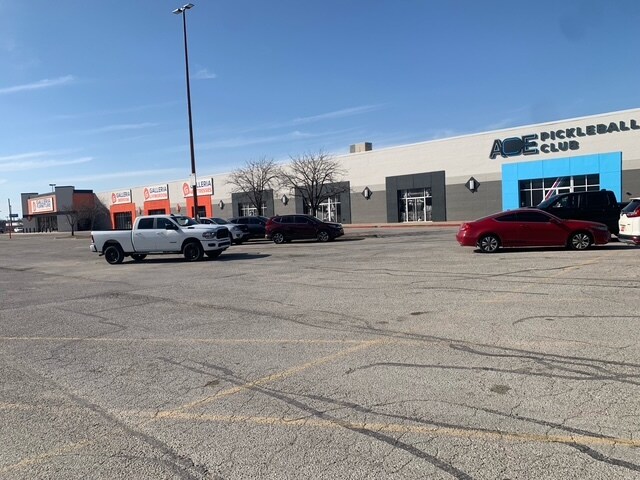 More Photos Of 2300 E Kenosha St, Broken Arrow Freestanding For Sale